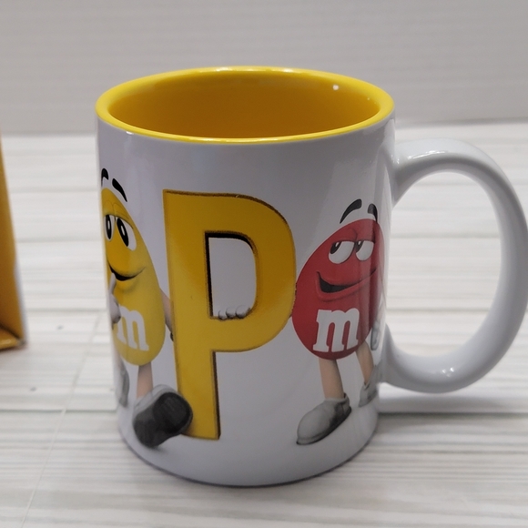 M & M's Mars 2019 Letter P Ceramic 12oz Coffee Mug New Yellow - Picture 2 of 12
